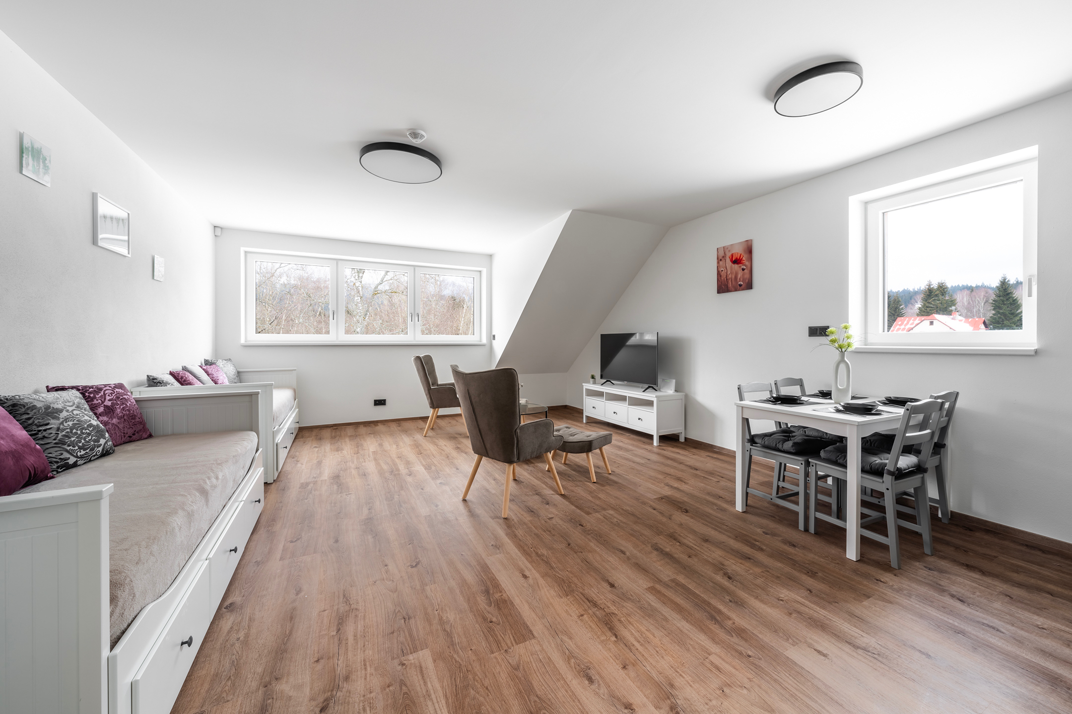 Modern&iacute; horsk&yacute; apartm&aacute;n s v&yacute;hledem na &Scaron;pič&aacute;k, 49 m2
