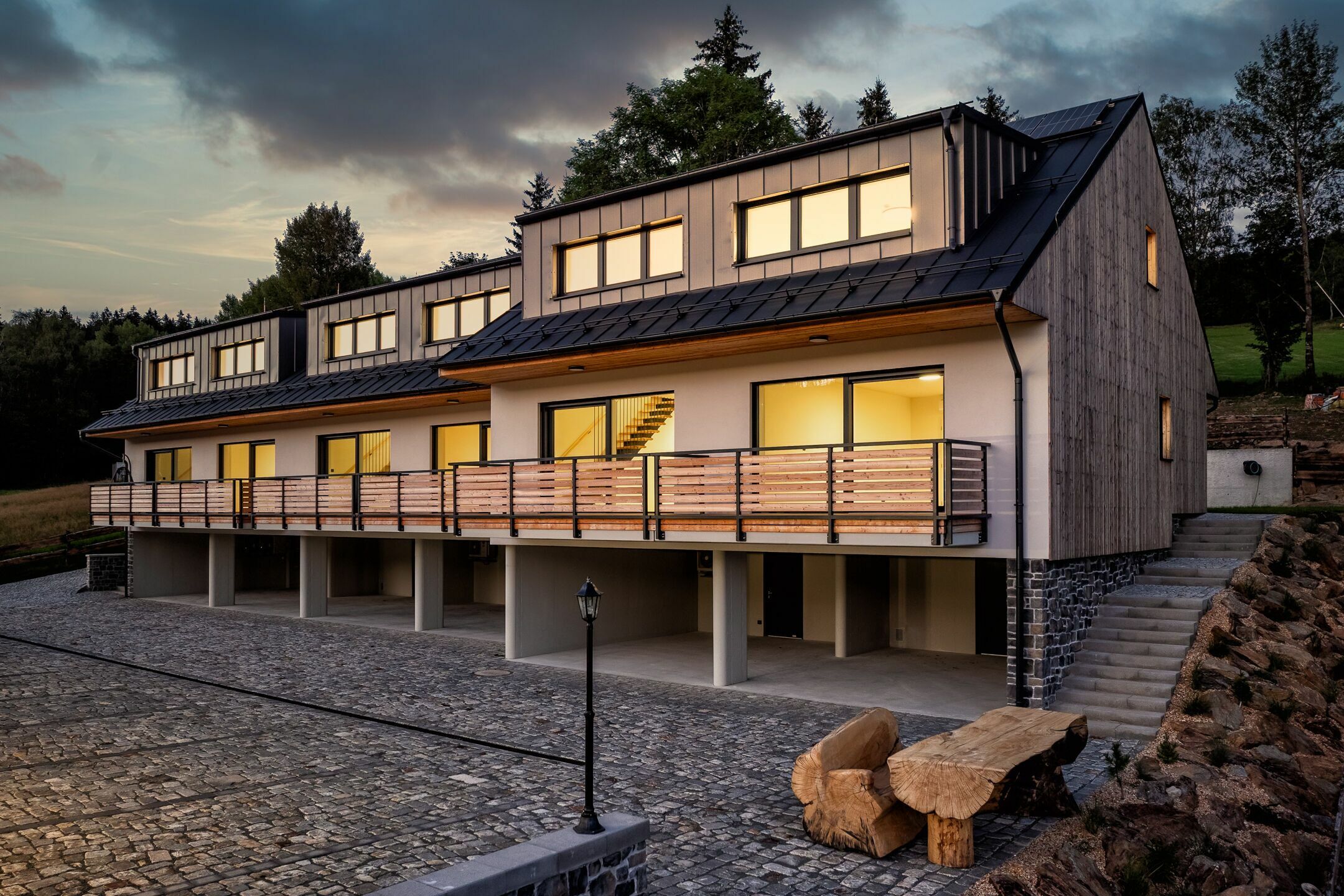 Modern&iacute; horsk&yacute; apartm&aacute;n s v&yacute;hledem na &Scaron;pič&aacute;k, 98 m2