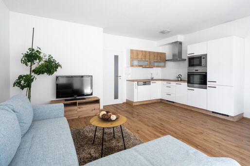 Prostorn&yacute; 2+kk s balkonem v &uacute;sporn&eacute; novostavbě, 61 m2