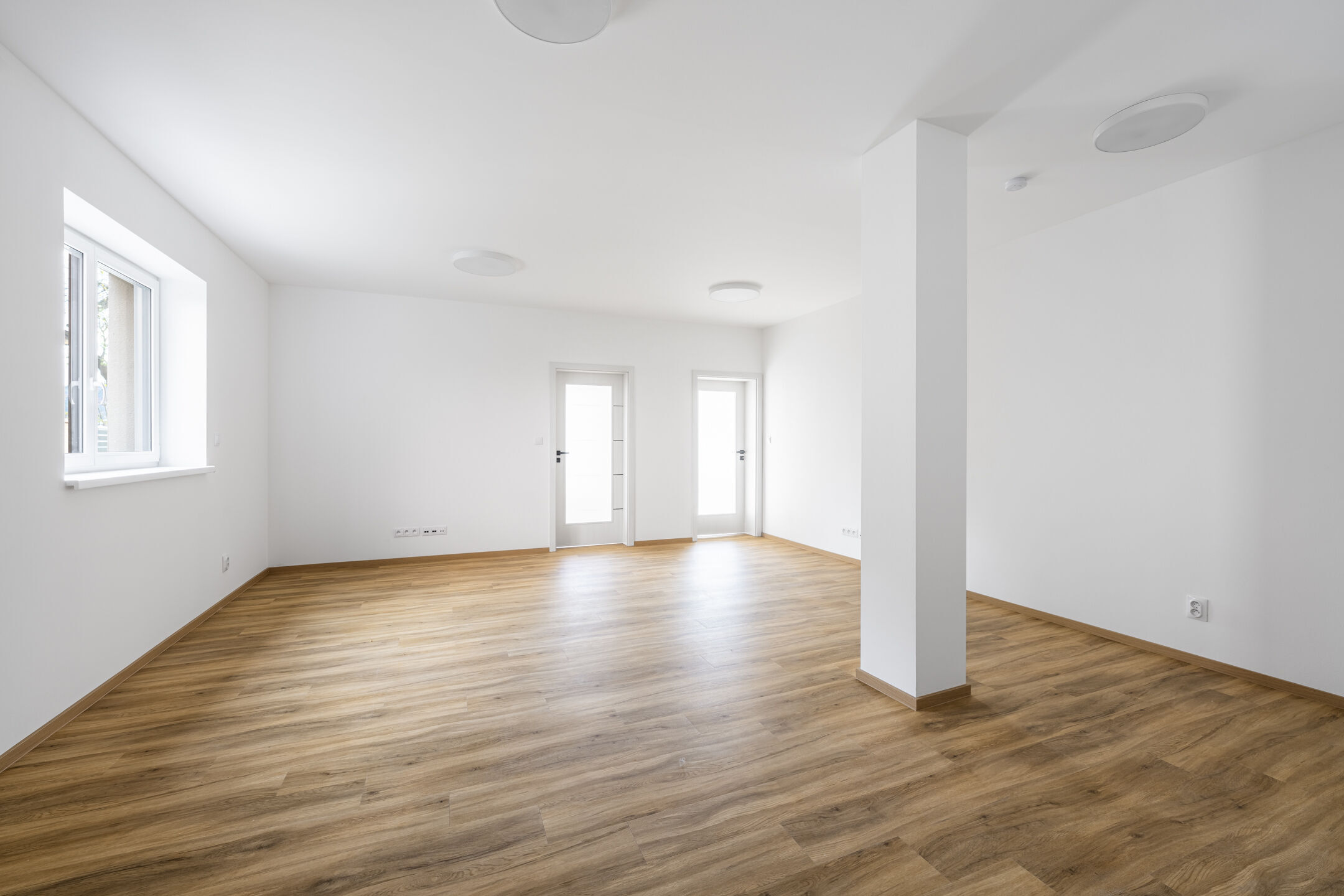 Kancel&aacute;ře s parkovac&iacute;m st&aacute;n&iacute;m, možn&yacute; odpočet DPH, 89 m2