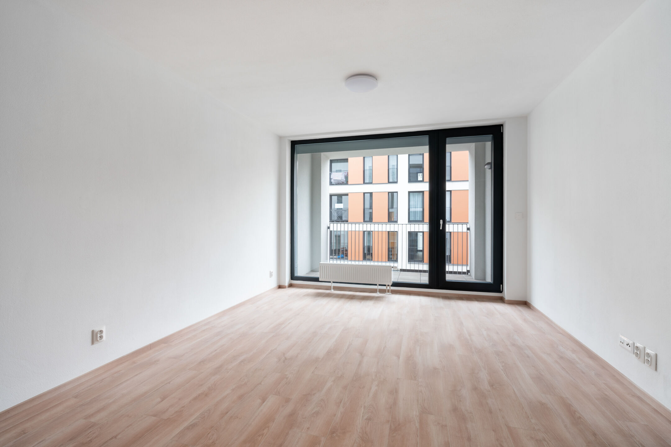 Modern&iacute; byt 2+kk s lodži&iacute; a parkovac&iacute;m st&aacute;n&iacute;m, 49 m2