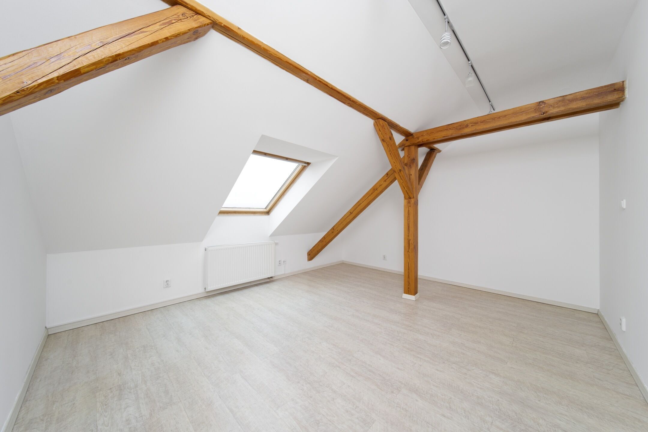 Podkrovn&iacute; byt 2+1, 58 m2