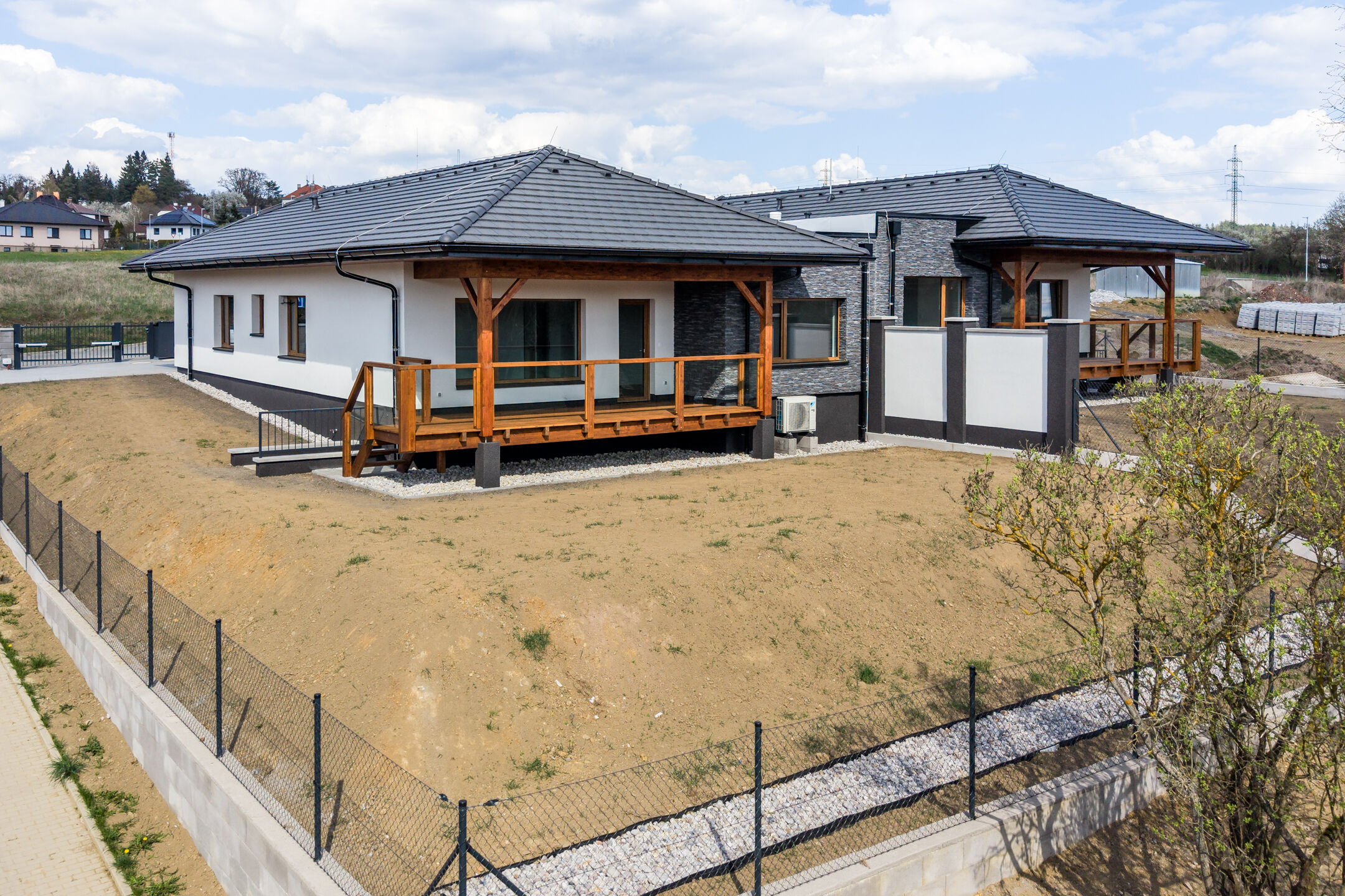 Novostavba rodinn&eacute;ho domu v Nezvěstic&iacute;ch (energetick&aacute; tř&iacute;da A), 135 m2