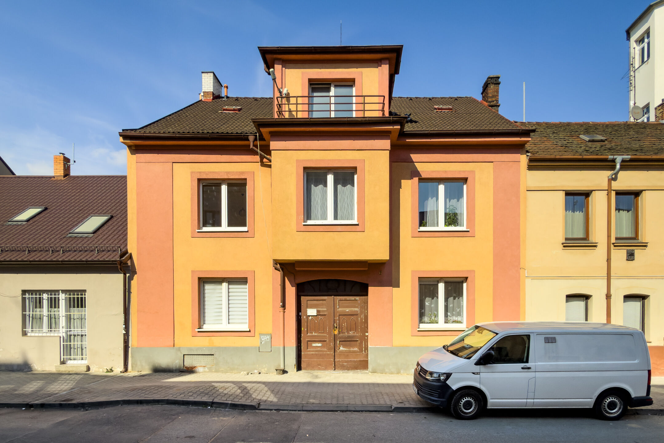 Komplex tř&iacute; budov v &scaron;ir&scaron;&iacute;m centru Plzně, 310 m2