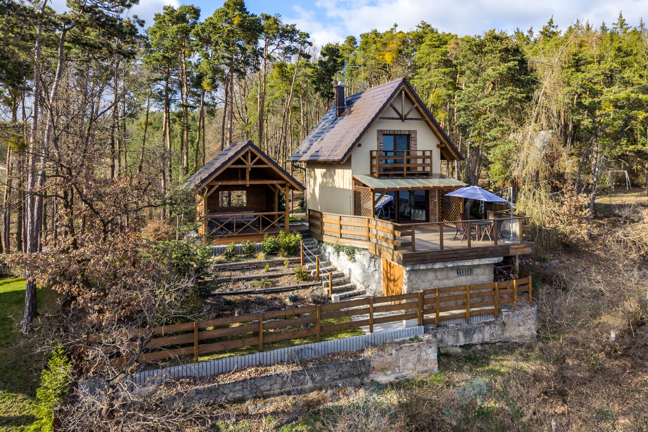 Jedinečn&aacute; chata na břehu vodn&iacute; n&aacute;drže Hracholusky, 62 m2