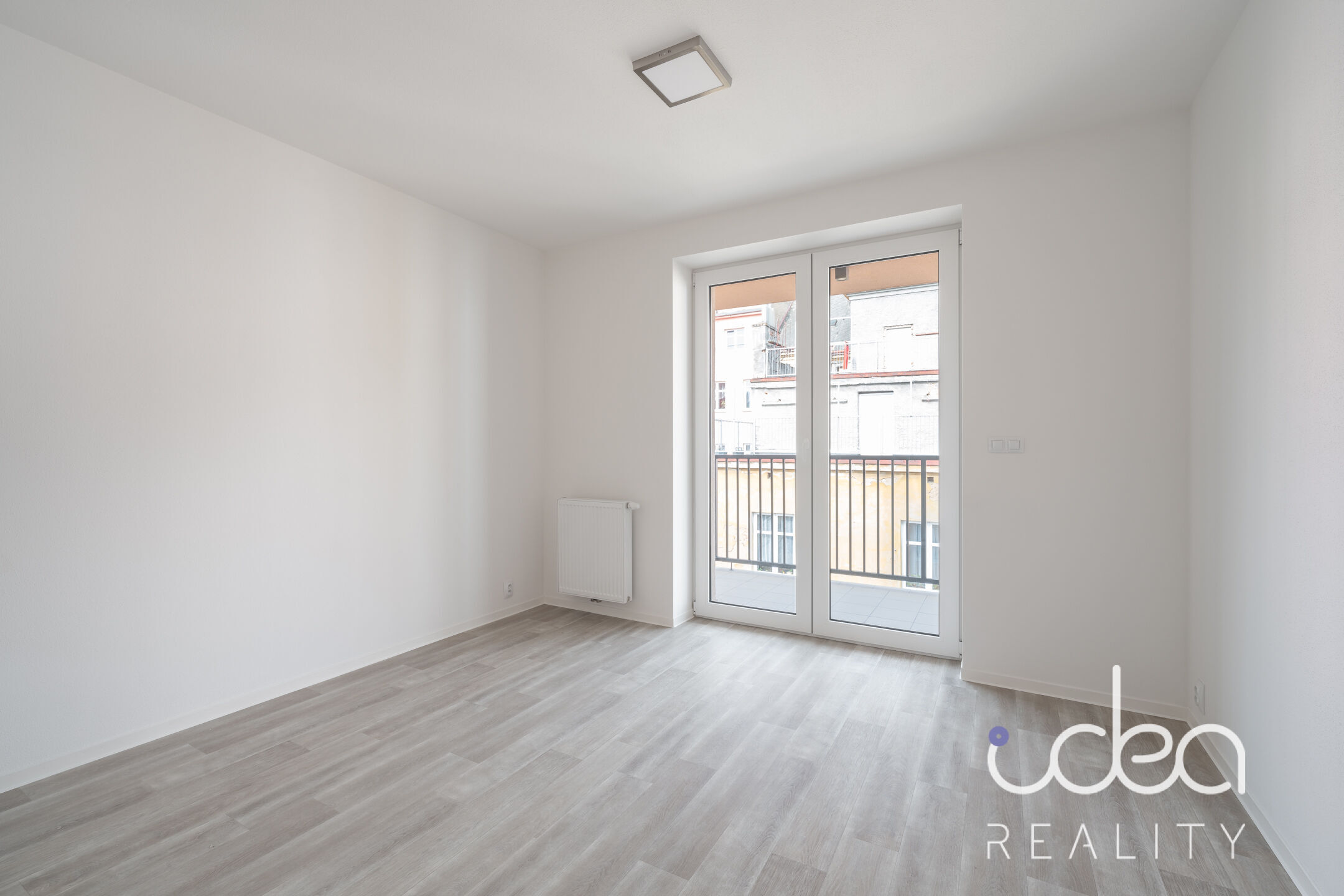 Modern&iacute; byt 2+kk s balkonem v &scaron;ir&scaron;&iacute;m centru, 39 m2