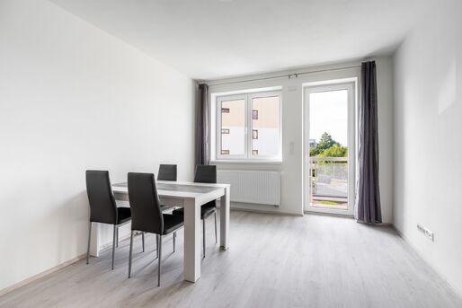Prostorn&yacute; byt 2+kk s balkonem a gar&aacute;žov&yacute;m st&aacute;n&iacute;m, 51 m2
